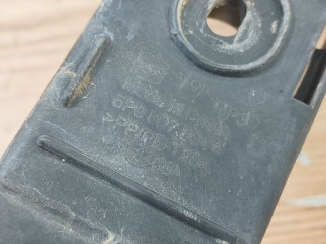 bontott SEAT ALTEA Hátsó középső Lökhárító Tartó (Műanyag)