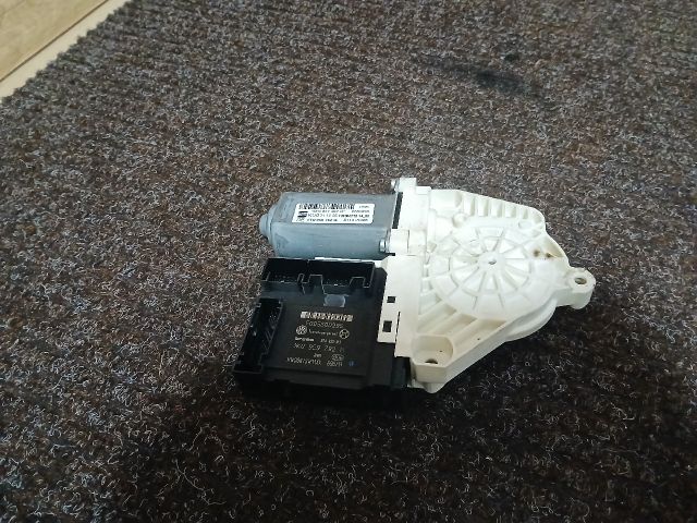 bontott SEAT ALTEA Jobb első Ablakemelő Motor