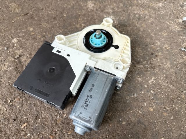 bontott SEAT ALTEA Jobb első Ablakemelő Motor