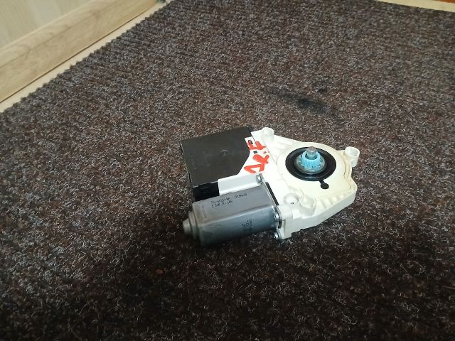 bontott SEAT ALTEA Jobb első Ablakemelő Motor