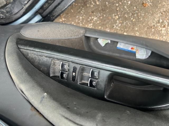 bontott SEAT ALTEA Jobb első Ablakemelő Motor