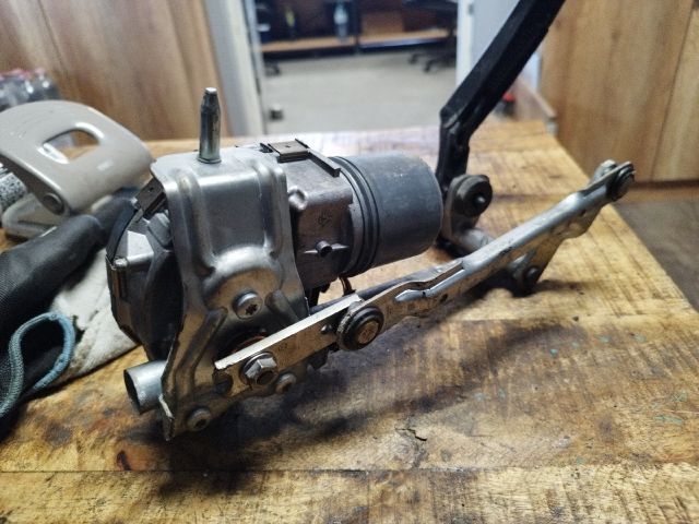 bontott SEAT ALTEA Jobb első Ablaktörlő Motor