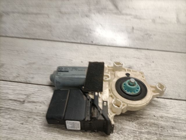 bontott SEAT ALTEA Jobb hátsó Ablakemelő Motor