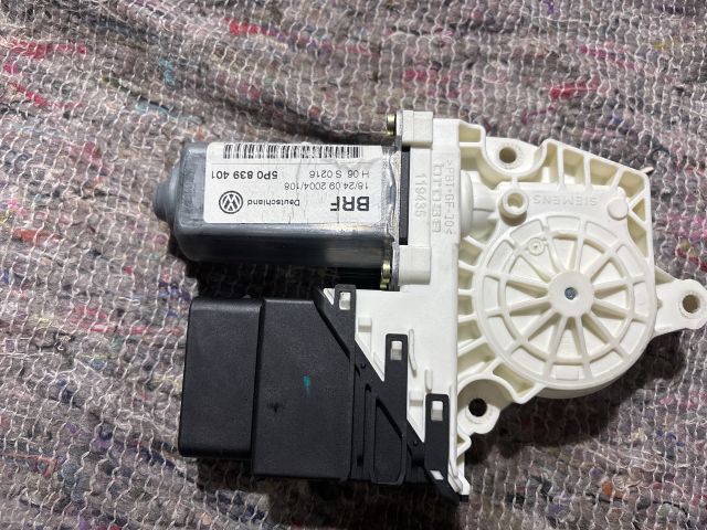 bontott SEAT ALTEA Jobb hátsó Ablakemelő Motor