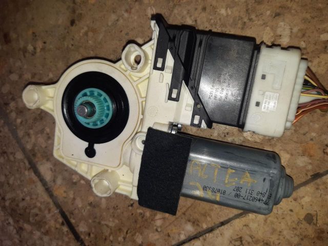 bontott SEAT ALTEA Jobb hátsó Ablakemelő Motor