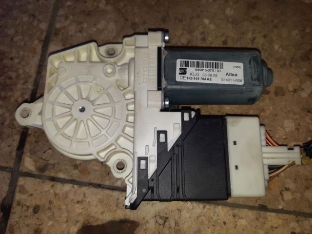 bontott SEAT ALTEA Jobb hátsó Ablakemelő Motor