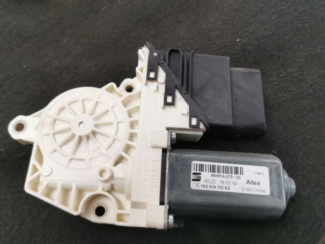 bontott SEAT ALTEA Jobb hátsó Ablakemelő Motor