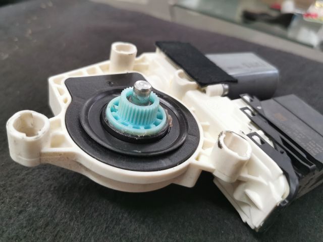 bontott SEAT ALTEA Jobb hátsó Ablakemelő Motor