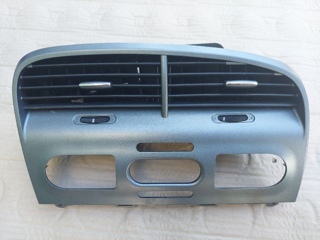 bontott SEAT ALTEA Középső Szellőző