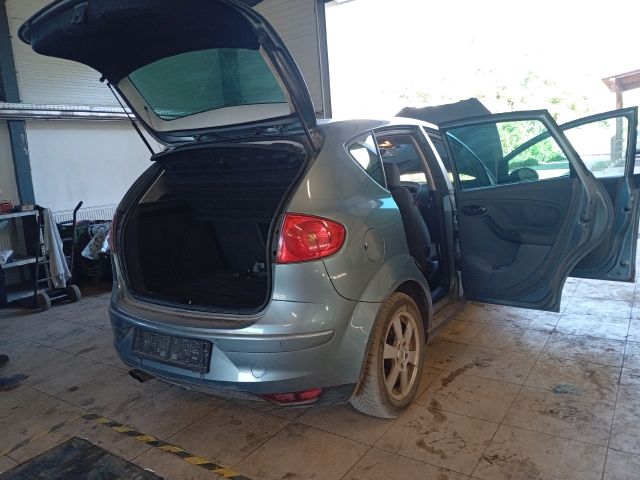 bontott SEAT ALTEA Központizár Motor Tankajtó