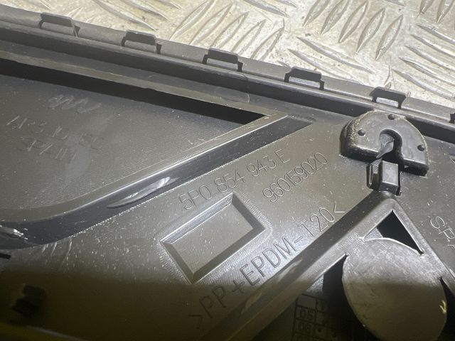 bontott SEAT ALTEA Motorháztető Díszléc Hátsó