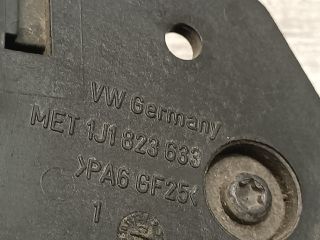 bontott SEAT ALTEA Motorháztető Nyitó Kar / Gomb