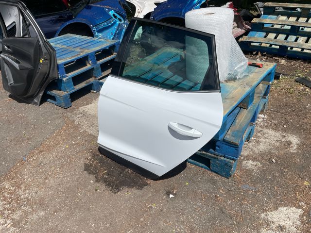 bontott SEAT ARONA Bal hátsó Ajtó (Részeivel)