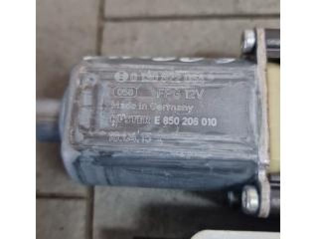 bontott SEAT ARONA Jobb első Ablakemelő Motor