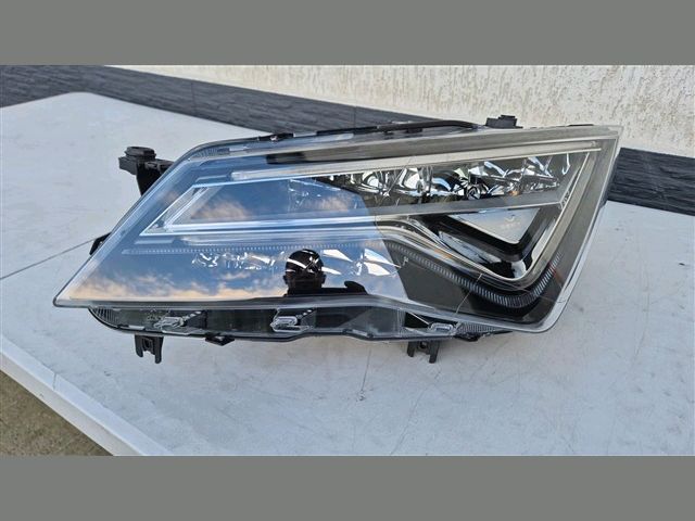 bontott SEAT ATECA Bal Fényszóró