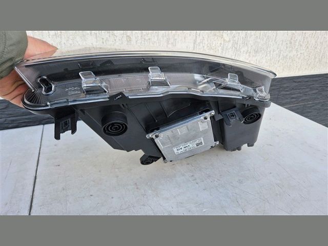 bontott SEAT ATECA Bal Fényszóró