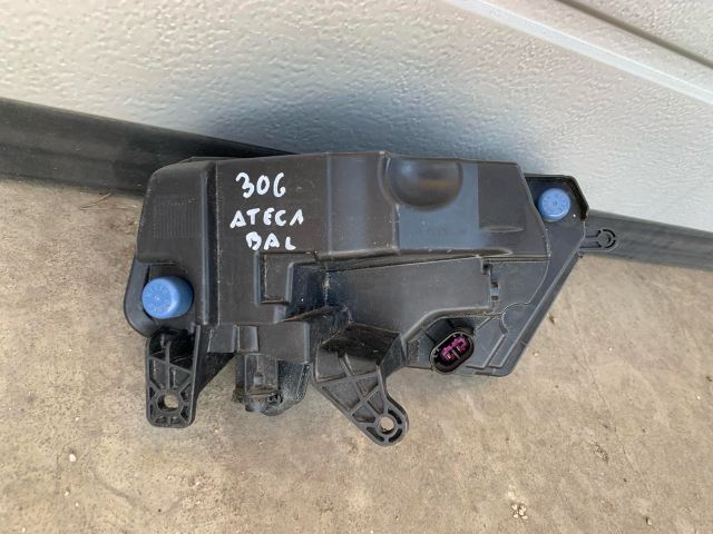 bontott SEAT ATECA Bal Ködfényszóró