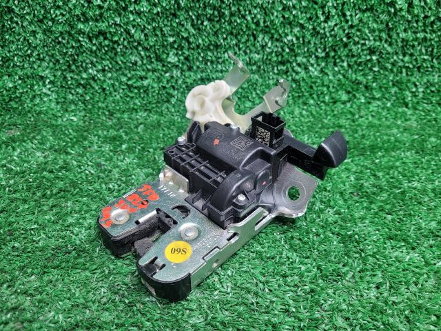 bontott SEAT ATECA Csomagtérajtó Zárszerkezet