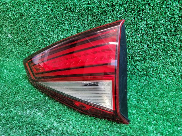 bontott SEAT ATECA Jobb Belső Hátsó Lámpa