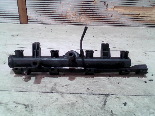 bontott SEAT CORDOBA I Porlasztó Sor / Híd