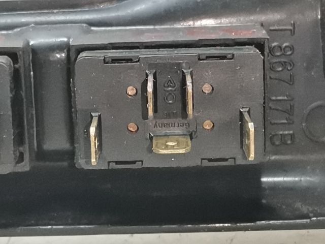 bontott SEAT CORDOBA I Bal első Ablakemelő Kapcsoló