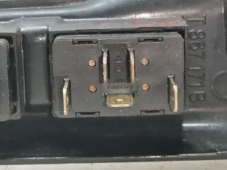 bontott SEAT CORDOBA I Bal első Ablakemelő Kapcsoló