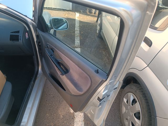 bontott SEAT CORDOBA I Csomagtér Nyitó Kar / Gomb