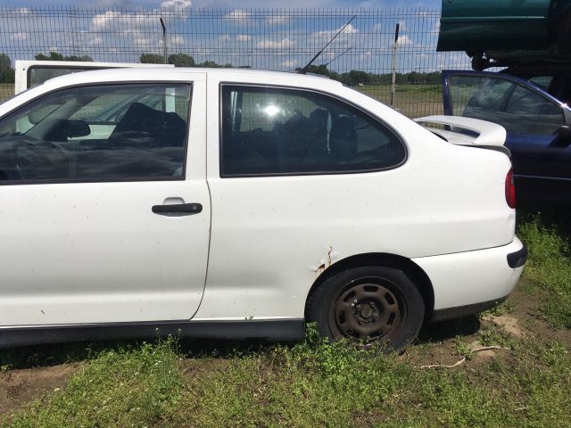 bontott SEAT CORDOBA I Csomagtérajtó Burkolat Felső