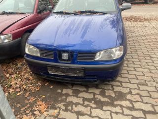 bontott SEAT CORDOBA I Első Lökhárító (Részeivel)