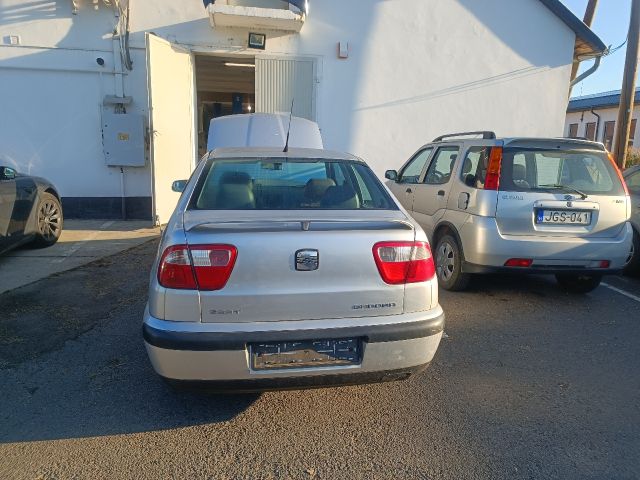 bontott SEAT CORDOBA I Jobb B Oszlop Burkolat