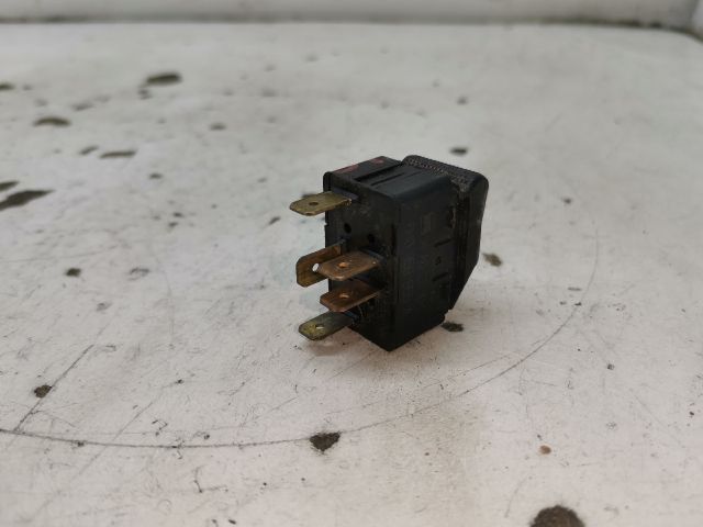 bontott SEAT CORDOBA I Jobb első Ablakemelő Kapcsoló