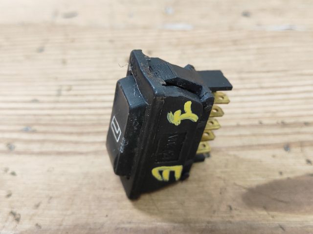 bontott SEAT CORDOBA I Jobb első Ablakemelő Kapcsoló