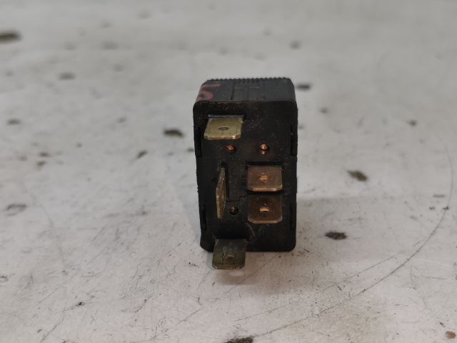 bontott SEAT CORDOBA I Jobb első Ablakemelő Kapcsoló