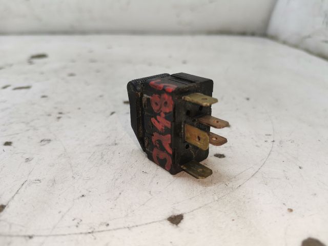 bontott SEAT CORDOBA I Jobb első Ablakemelő Kapcsoló