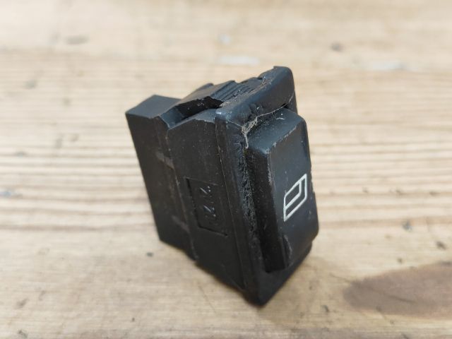 bontott SEAT CORDOBA I Jobb első Ablakemelő Kapcsoló