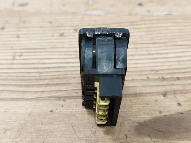 bontott SEAT CORDOBA I Jobb első Ablakemelő Kapcsoló