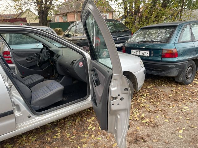 bontott SEAT CORDOBA I Jobb első Ajtó (Üres lemez)