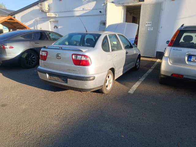 bontott SEAT CORDOBA I Jobb első Zsanér