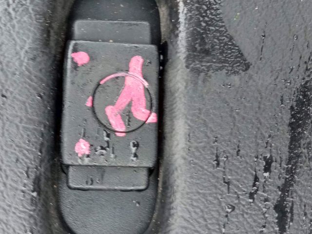 bontott SEAT CORDOBA I Kesztyűtartó Nyitó Kar / Gomb