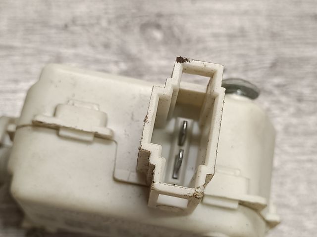 bontott SEAT CORDOBA I Központizár Motor Csomagtérajtó