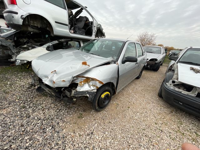 bontott SEAT CORDOBA I Motorháztető Jobb Zsanér