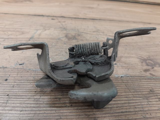 bontott SEAT CORDOBA I Motorháztető Zárszerkezet