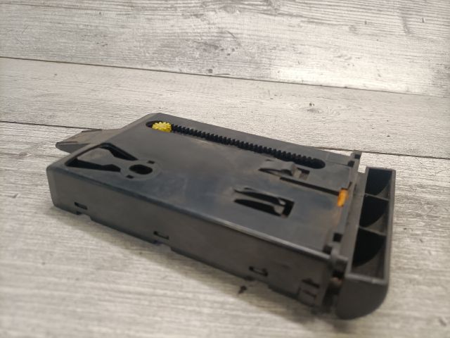 bontott SEAT CORDOBA I Pohártartó