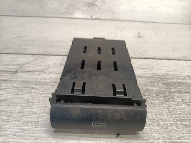 bontott SEAT CORDOBA I Pohártartó