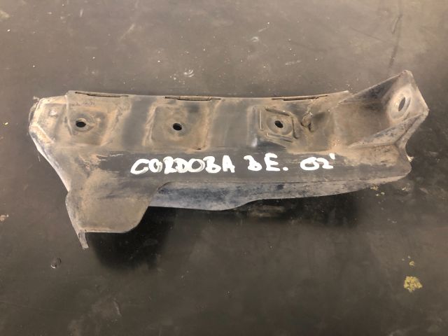 bontott SEAT CORDOBA II Bal első Oldal Lökhárító Tartó (Műanyag)