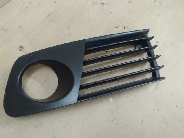 bontott SEAT CORDOBA II Bal Ködlámpa Rács