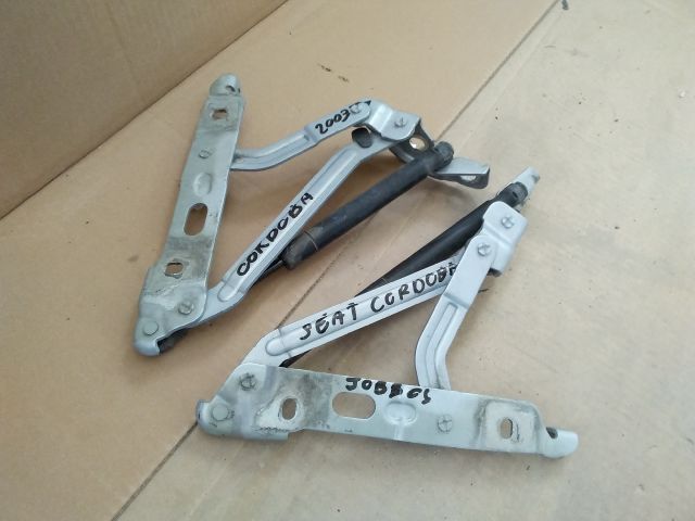 bontott SEAT CORDOBA II Csomagtérajtó Zsanér