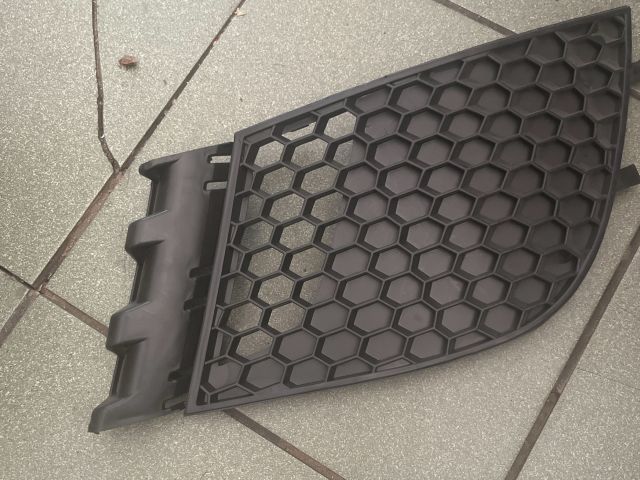 bontott SEAT CORDOBA II Első Lökhárító Jobb Díszrács