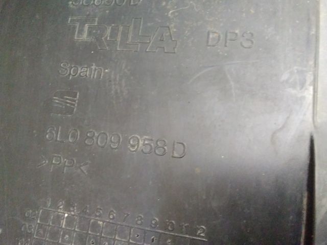 bontott SEAT CORDOBA II Jobb első Dobbetét (Kerékjárati, Műanyag)