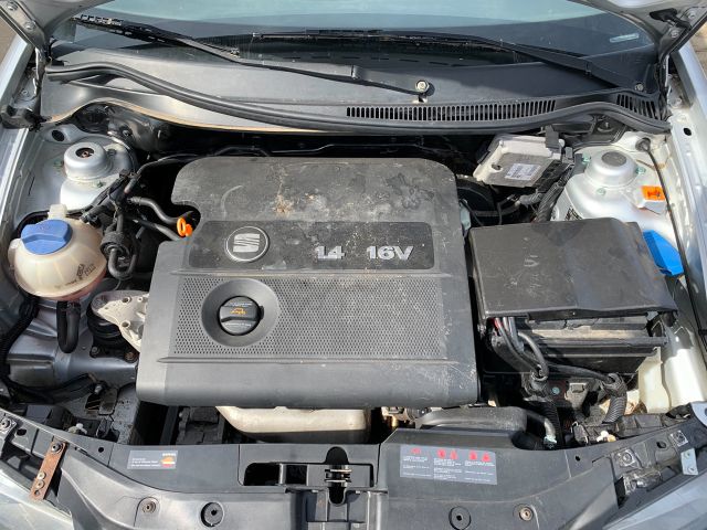 bontott SEAT CORDOBA II Motorháztető Zsanér Pár